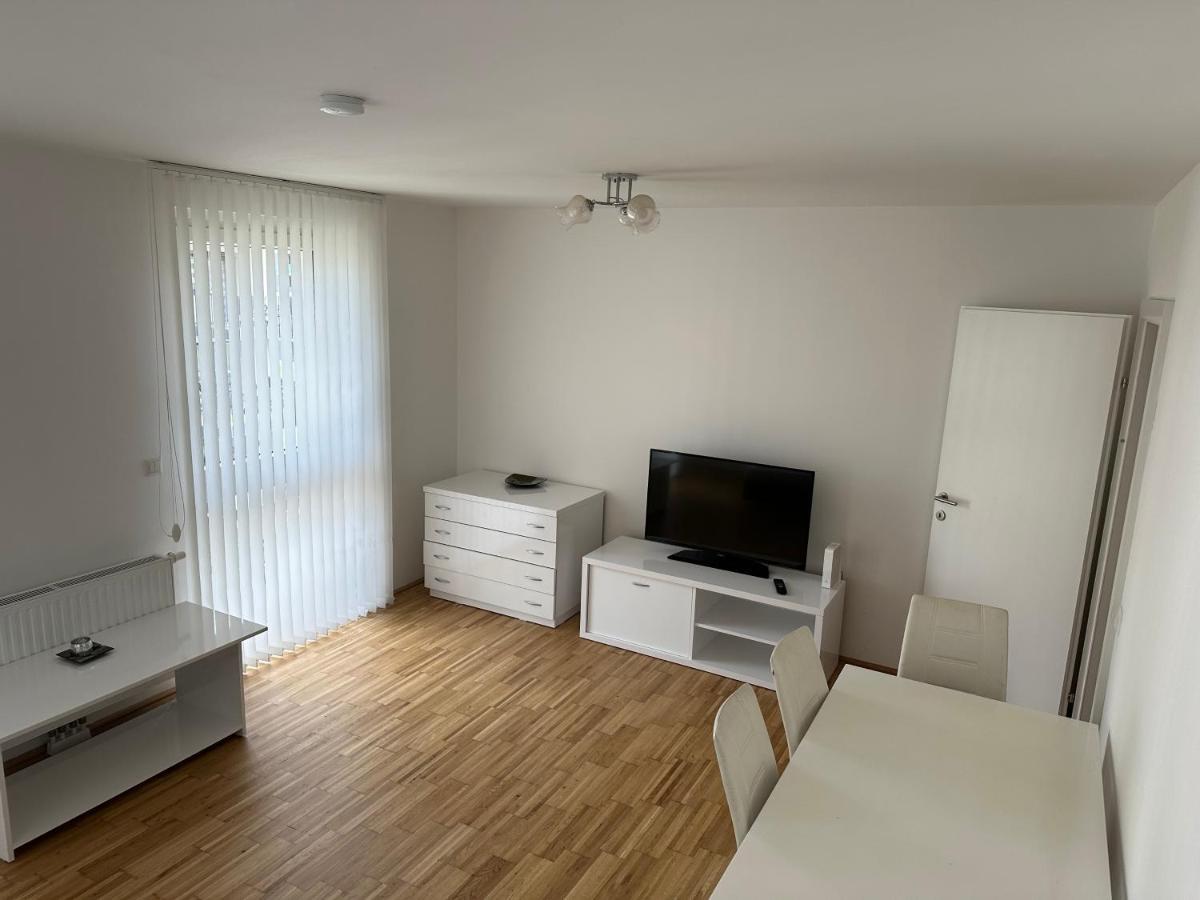 Hauptbahnhof Ferienwohnung Am Park فيينا المظهر الخارجي الصورة