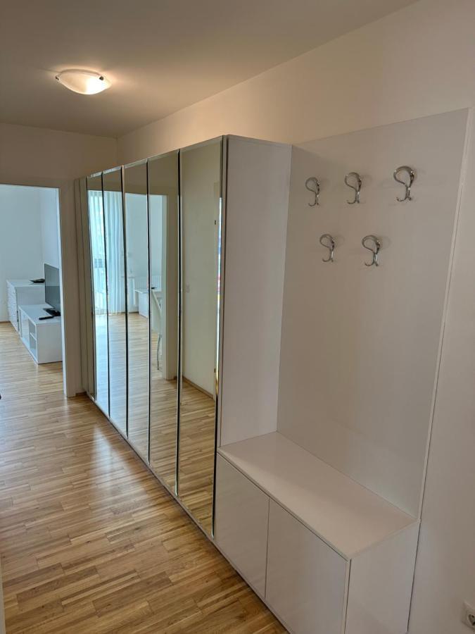 Hauptbahnhof Ferienwohnung Am Park فيينا المظهر الخارجي الصورة