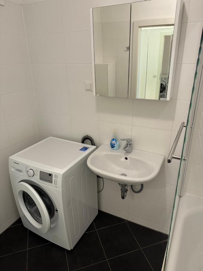 Hauptbahnhof Ferienwohnung Am Park فيينا المظهر الخارجي الصورة